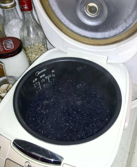 吃过这种饭么？营养价值很高！我从山上摘来树叶...