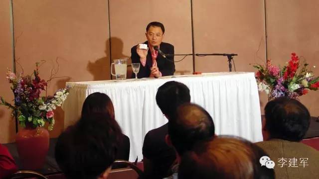 李建军：炒股的人要把家里厕所马桶盖盖上