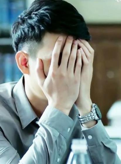 王凯一个明明能够考脸吃饭的人却偏偏要靠演技和才华来征服观众