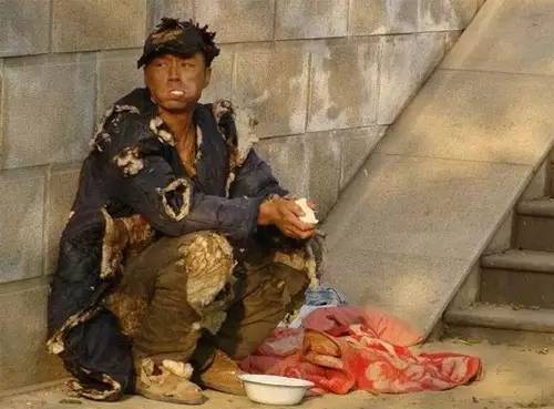 乞讨还是行骗？在望京遇到这俩人，别轻易掏钱