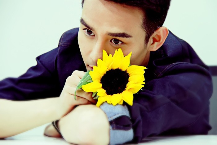 王凯一个明明能够考脸吃饭的人却偏偏要靠演技和才华来征服观众