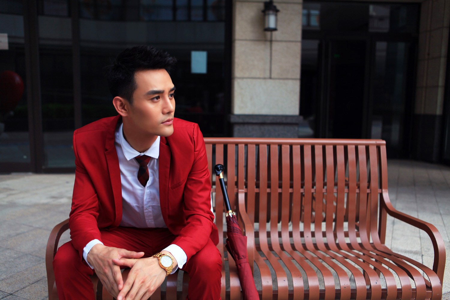 王凯一个明明能够考脸吃饭的人却偏偏要靠演技和才华来征服观众