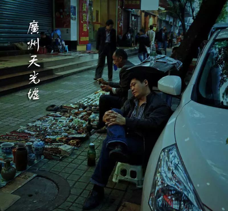 地摊古玩市场交易合法吗,地摊古玩合适摆什么