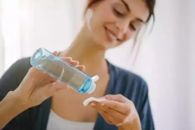 混合性肤质合适用爽肤水柔肤水,柔肤水化妆水爽肤水有什么区别