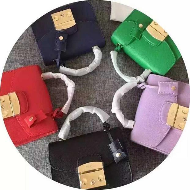 用一样东西完美宣示意大利的纯正血统，这款包包再合适不过啦~