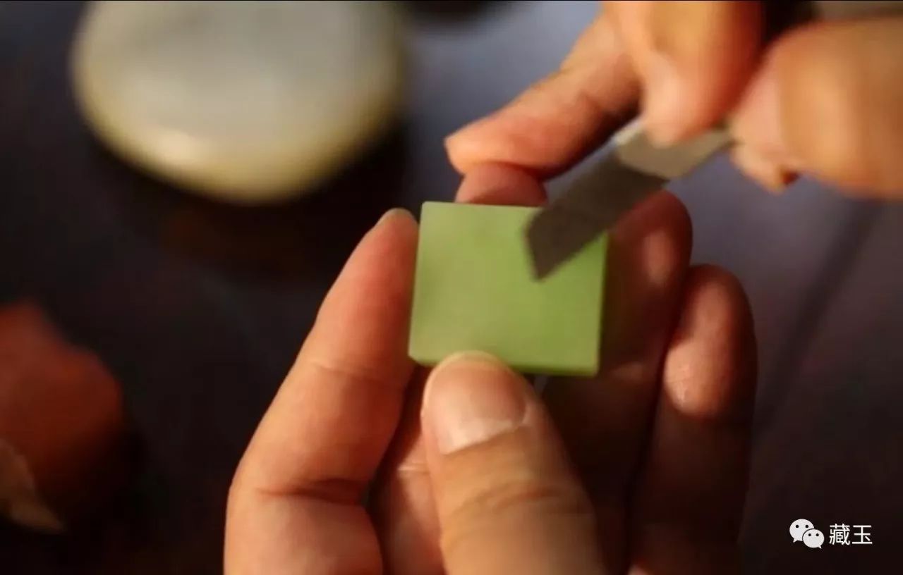 怎么辨别和田玉的最简单方法,如何用最简单的方法鉴别和田玉
