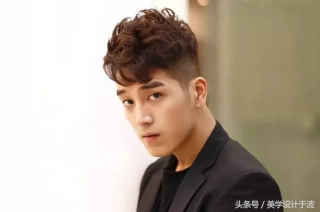 高中男生发型短发铲两边,男士短发型两边铲光自己剪