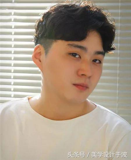 高中男生发型短发铲两边,男士短发型两边铲光自己剪