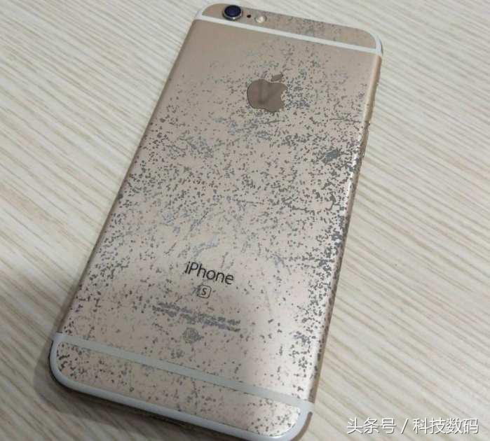 网友：我有一双硫酸手，苹果手机也挡不住！