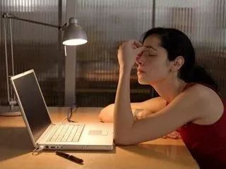 熬夜眼袋黑眼圈小秘方,喜欢熬夜不长黑眼圈的方法