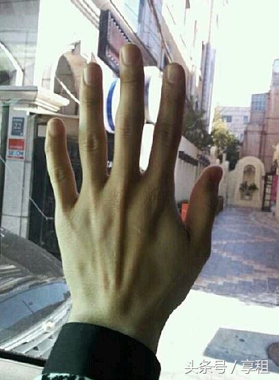 PGone手照细节被爆不伦恋，细数那些单靠手就能够火下去的玉手男