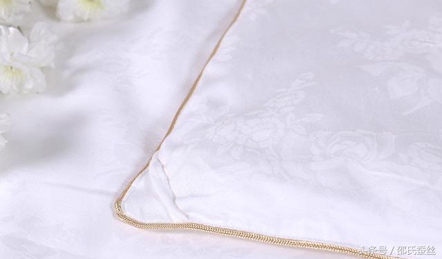 蚕丝被为什么会泛黄,蚕丝被变黄了怎么清理