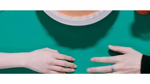 PGone手照细节被爆不伦恋，细数那些单靠手就能够火下去的玉手男