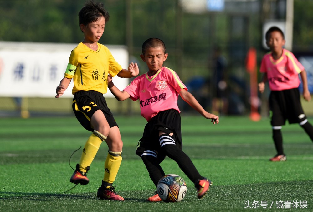 2017镜看体娱与佛山体育的50瞬间｜与巴萨球员偶遇与草根球星并肩