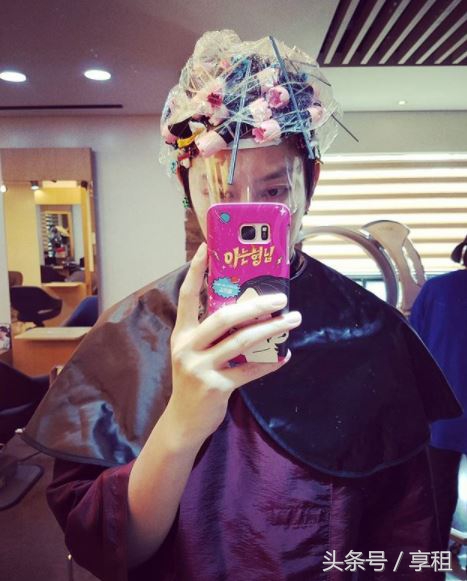 PGone手照细节被爆不伦恋，细数那些单靠手就能够火下去的玉手男