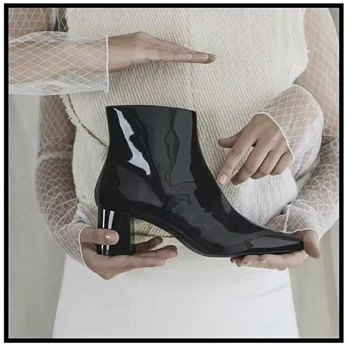 合适冬天小女生穿的黑色马丁靴,合适年轻小姐姐穿的衣服