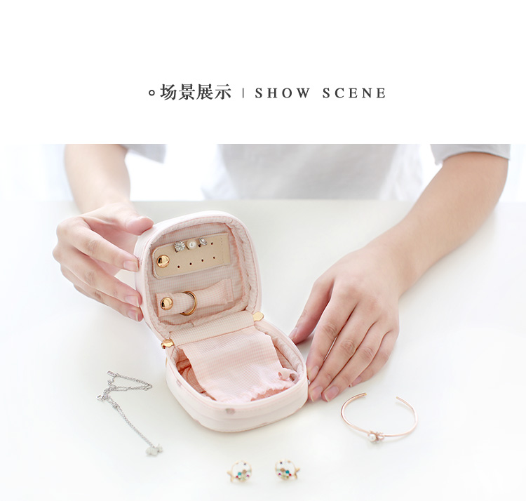 一款日系可爱草莓刺绣小巧首饰盒