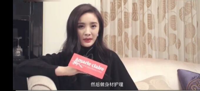 谁还敢说杨幂脚臭？她可是天天在泡脚啊！