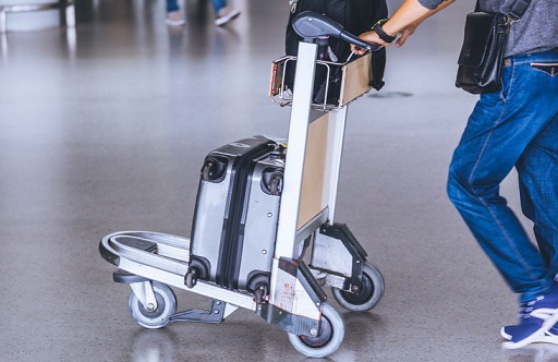 坐高铁托运行李箱要去哪里办,坐高铁不能带的东西能够随车托运