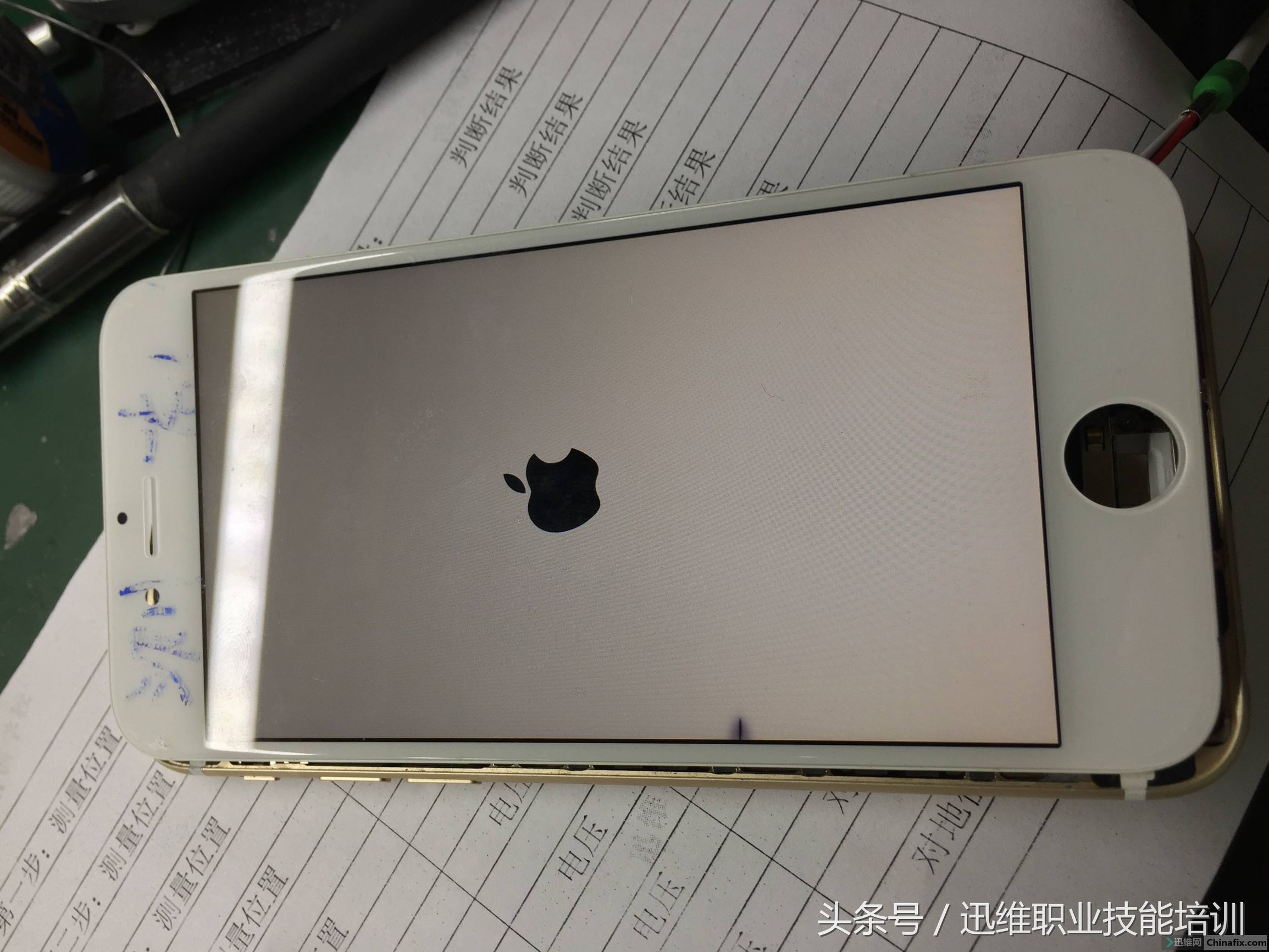 实地学员首修iPhone6卡白苹果，手法思路完全不输老师傅！