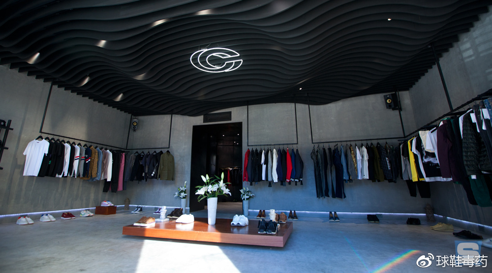 别天天盯着手机刷X宝了，是时候看看国外的这些神级鞋店了