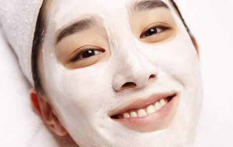 脸上长痘痘的时候能够敷面膜吗,脸上长痘痘能不能抹护肤品