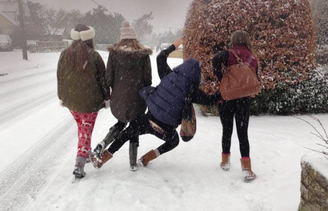 雪天走路不滑的技巧,下雪天穿什么鞋不摔倒