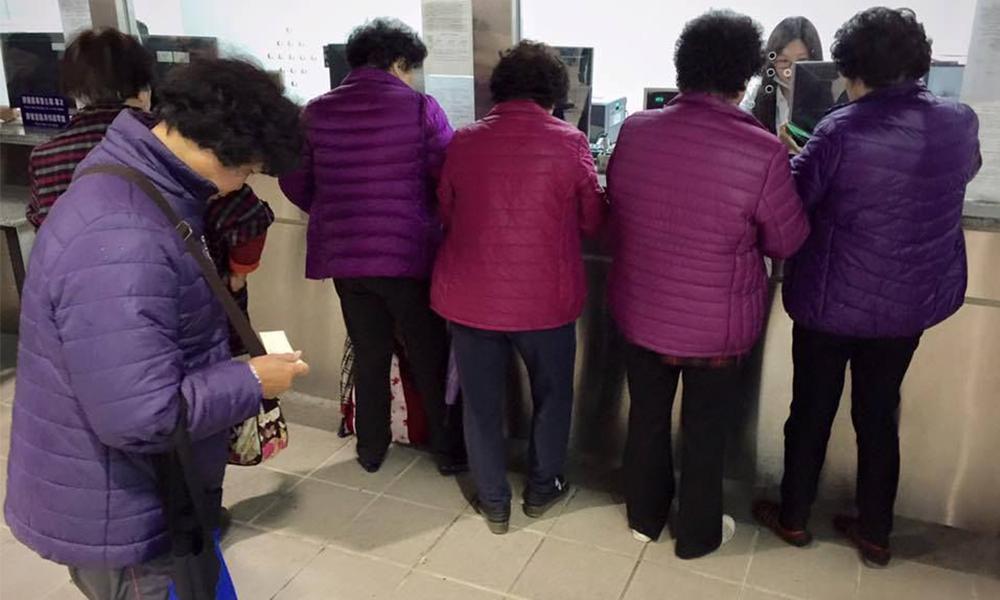 召集喜爱紫色的姐妹们！2018年度代表色-紫外光色穿搭配衬4大提案