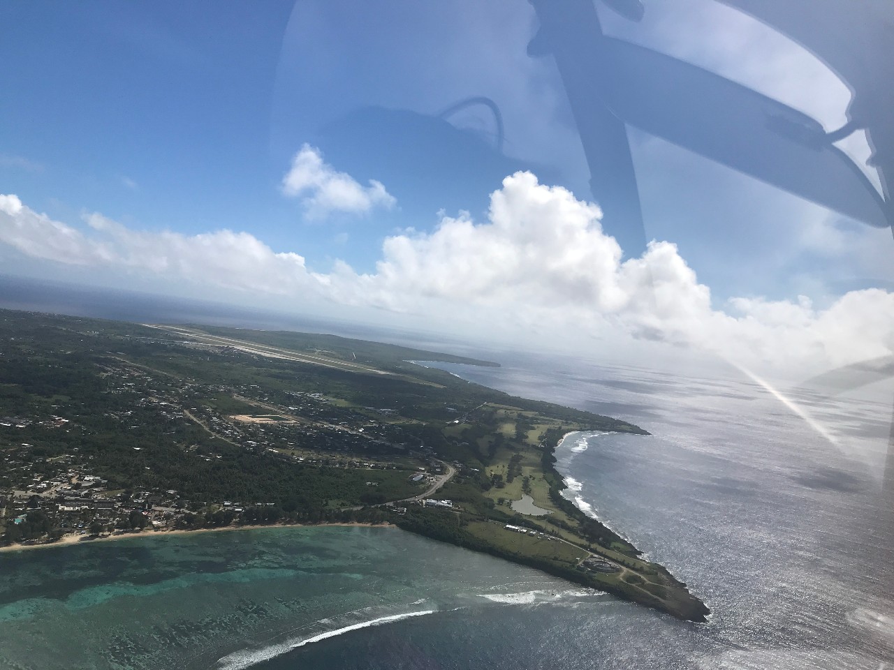 上午在广州捂白过严冬，下午在塞班岛放肆晒黑
