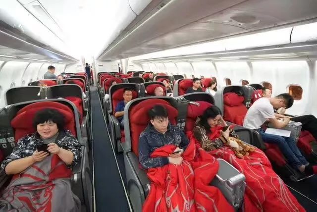 上午在广州捂白过严冬，下午在塞班岛放肆晒黑