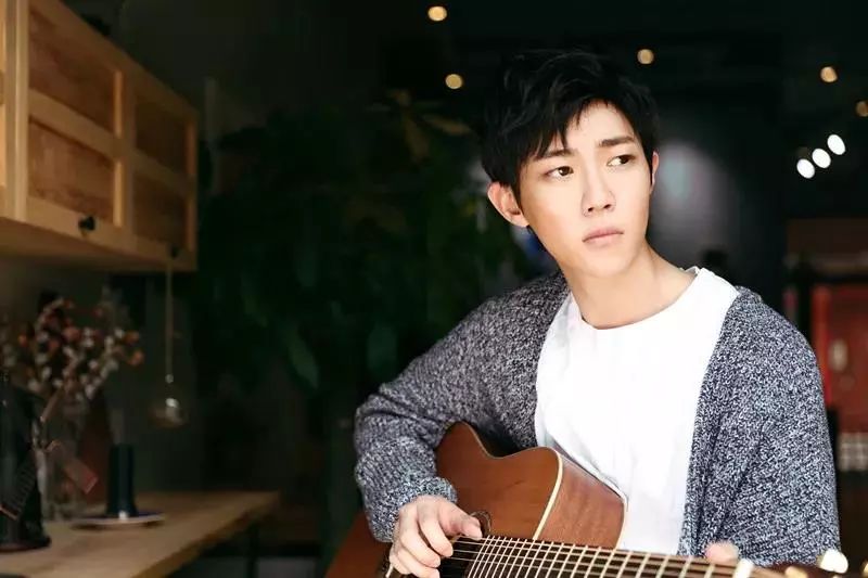 明星签名合影、10万元红包、更有众多豪礼！送给我们尊贵的“特权观众”！