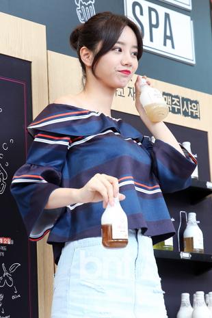 Girl‘s Day惠利红唇出席签名会 嘟嘴卖萌青春活泼