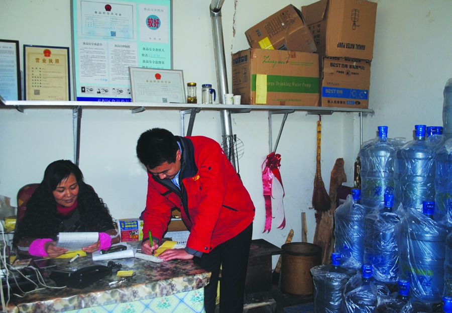 体验一下送水工的生活,送水工每天都送200桶水