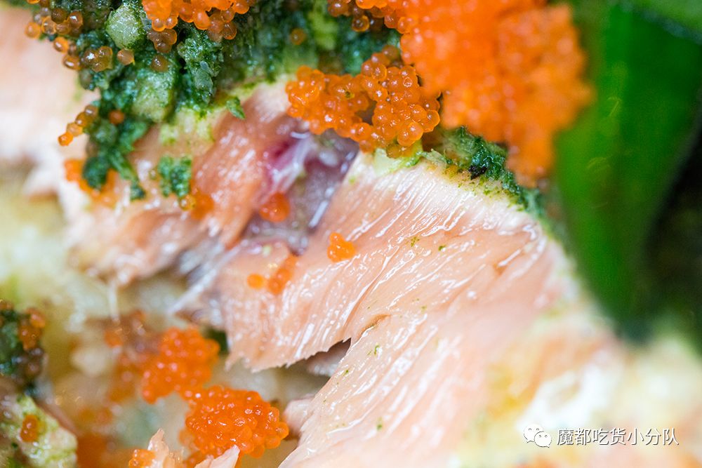 端不动的鱼缸鸡尾酒，边嚼边喝