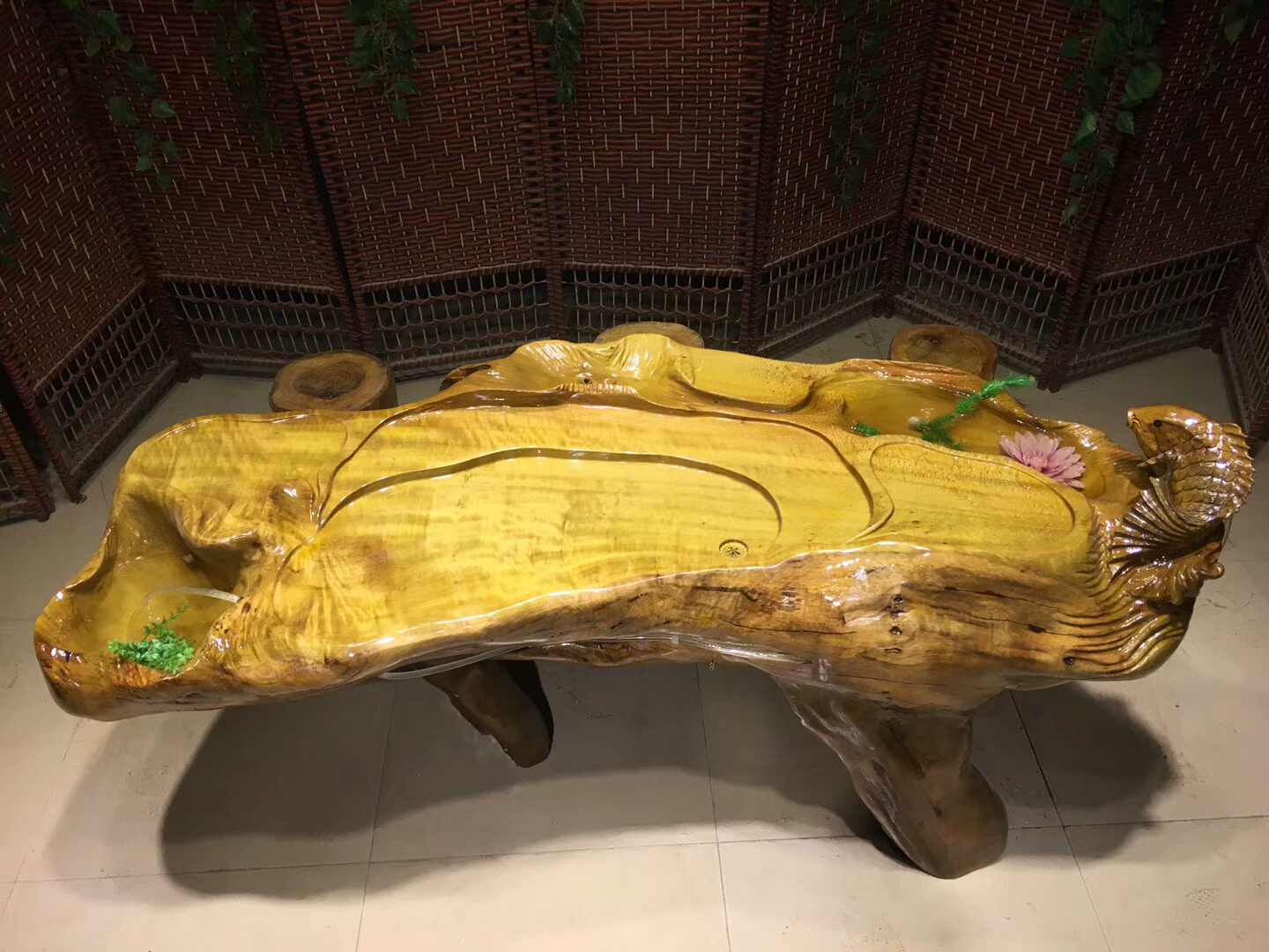 閲戜笣妤犳湪鏍归洉鑼跺彴娆ｈ祻,閲戜笣妤犳湪鏍归洉鑼跺彴鐩存挱