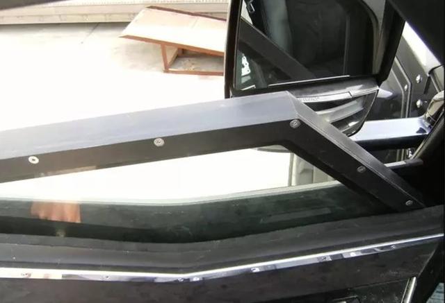 1500万的车怎么洗？小哥摇摇头说你换个地吧！