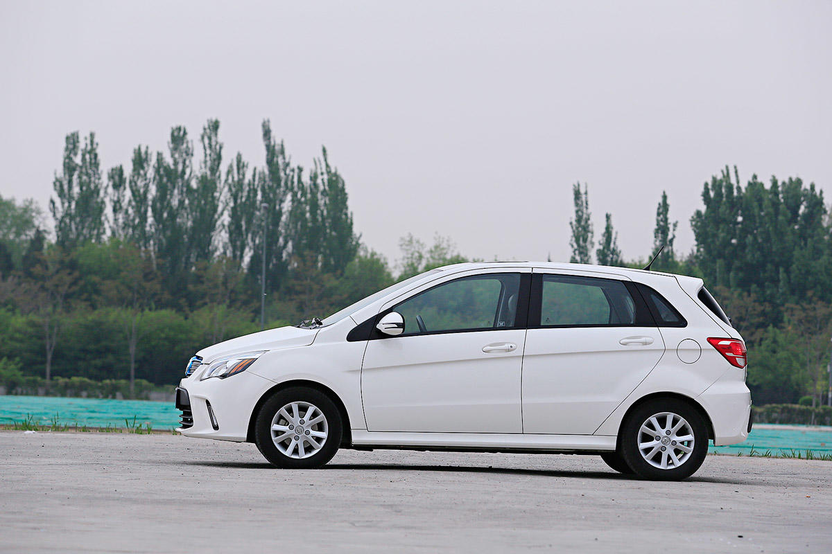 北汽新能源ev200电动车,北汽ev200和ec200有什么区别