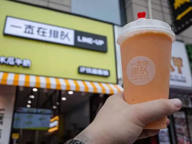 惊了！大胃美少女在建国北路的罗森吃掉一根Dior变色唇膏！