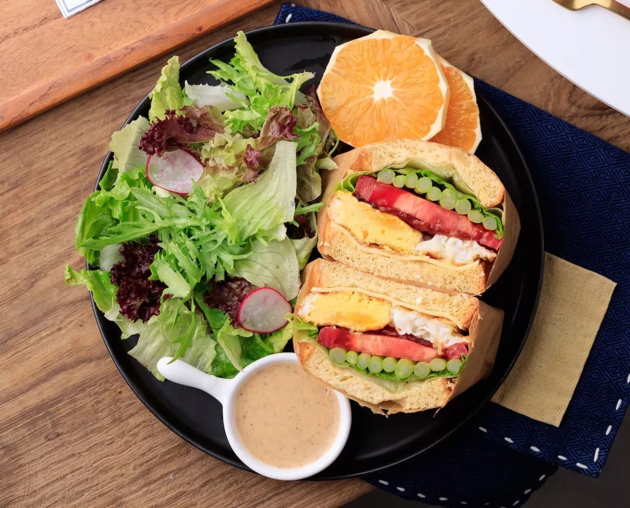 惊了！大胃美少女在建国北路的罗森吃掉一根Dior变色唇膏！