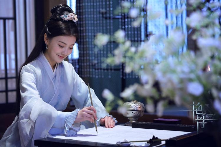 撞脸郑爽，出演《如懿传》，矿泉水女星主演的古装整容剧是要火！