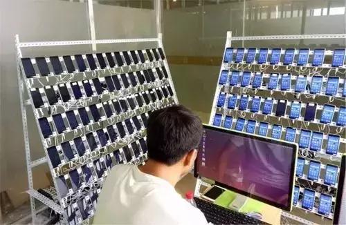 混迹在微信群的外挂月入几十万，已形成产业链