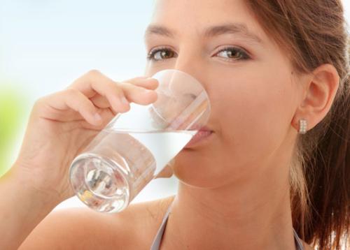 孕期牙疼不能吃药咋办,孕期牙痛能够用风油精擦痛处吗