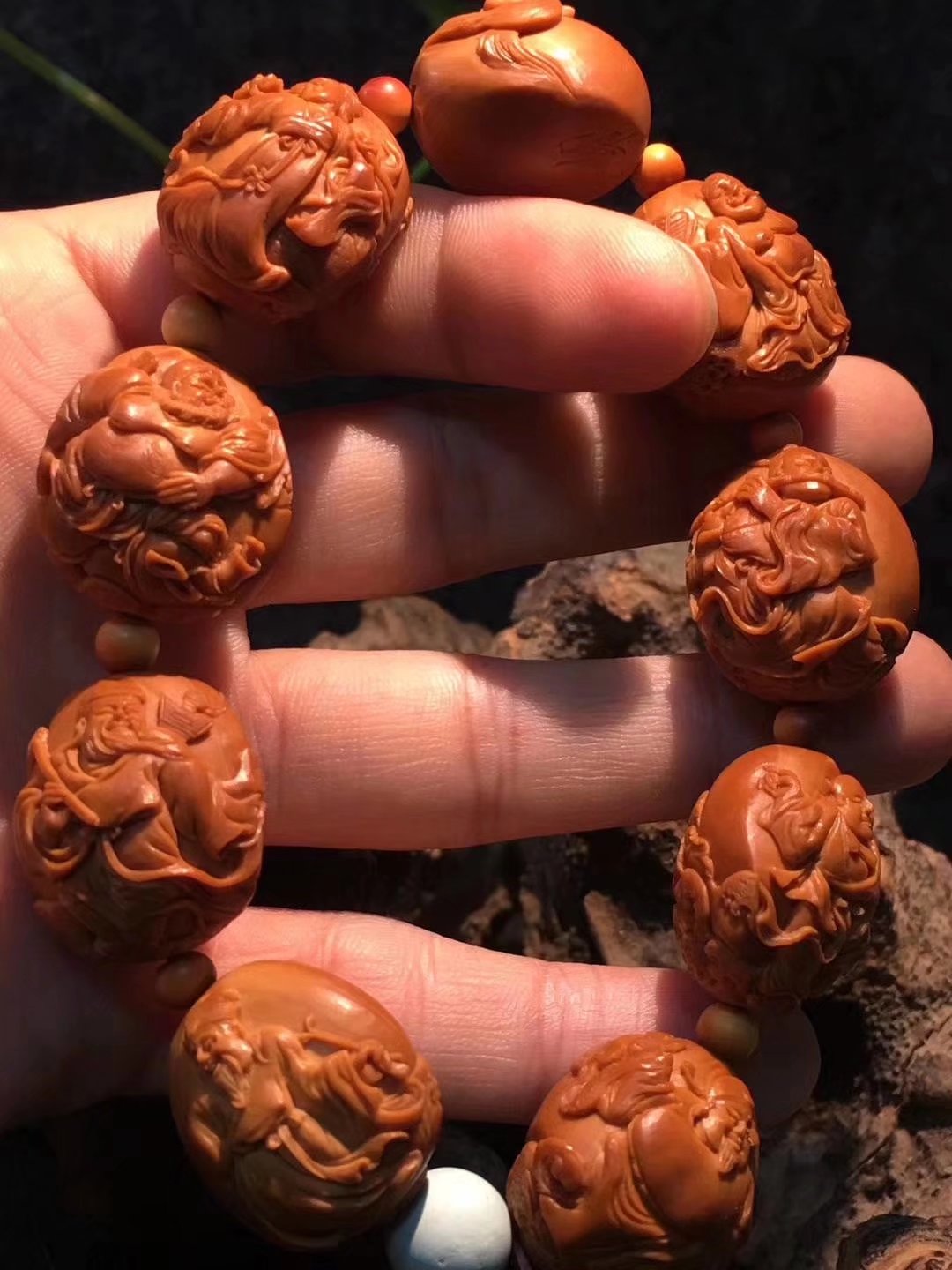 橄榄核雕分铁核和黄核,橄榄核铁核是实心的吗