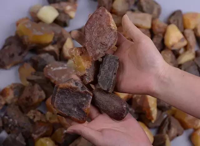 俄料乌料的价格,俄料与乌料颜色对比