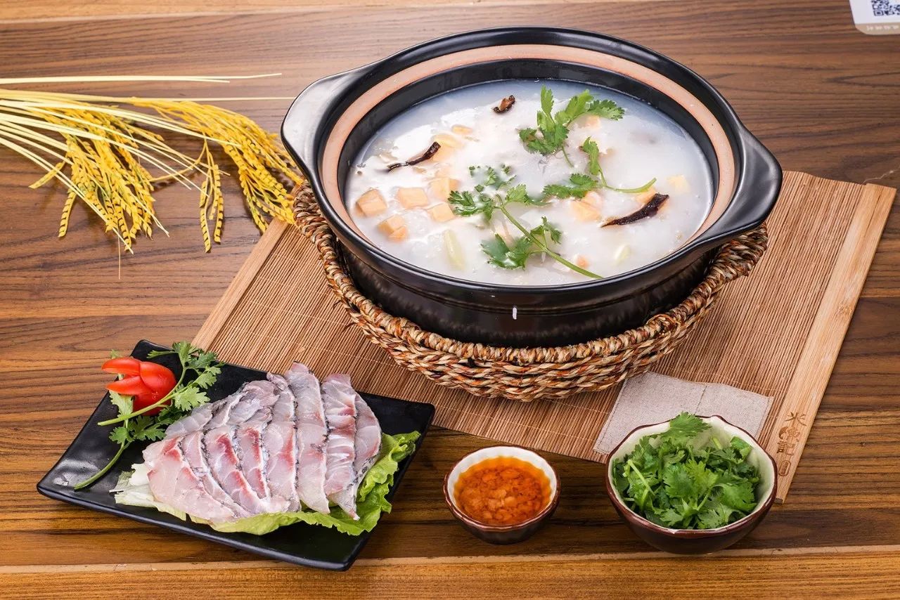 惊了！大胃美少女在建国北路的罗森吃掉一根Dior变色唇膏！