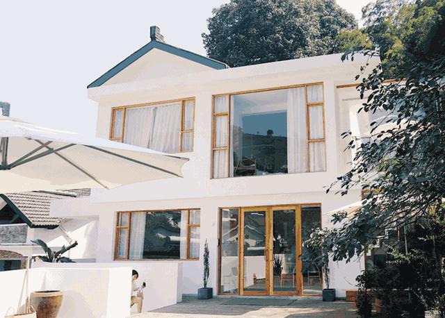 惊了！大胃美少女在建国北路的罗森吃掉一根Dior变色唇膏！