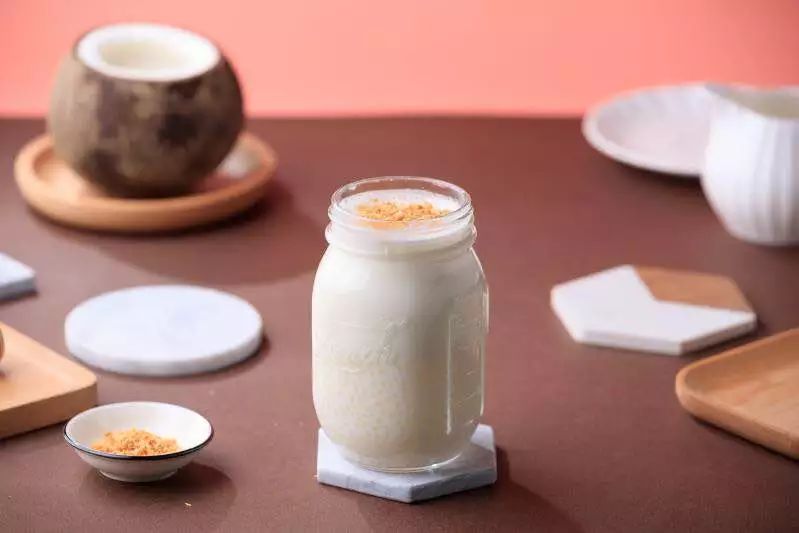 惊了！大胃美少女在建国北路的罗森吃掉一根Dior变色唇膏！