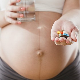 中草药对孕妇有影响吗,孕妇吃药对宝宝有伤害吗