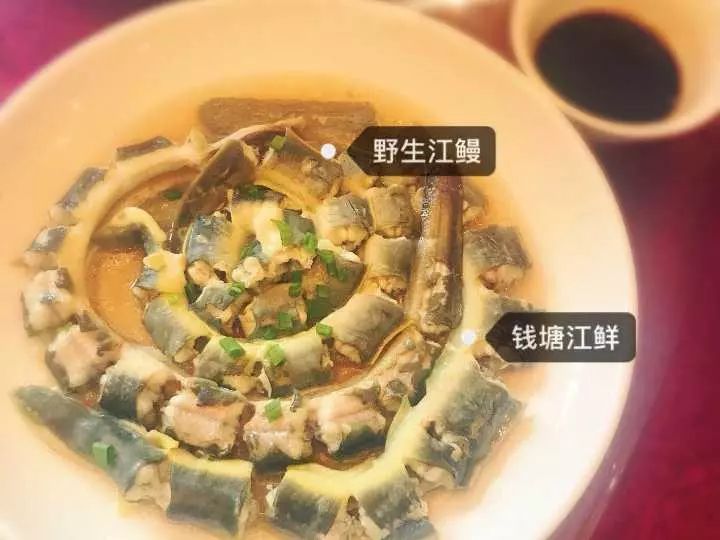 惊了！大胃美少女在建国北路的罗森吃掉一根Dior变色唇膏！