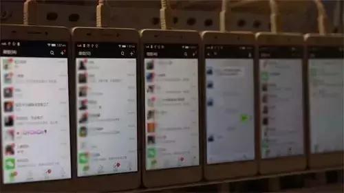 混迹在微信群的外挂月入几十万，已形成产业链